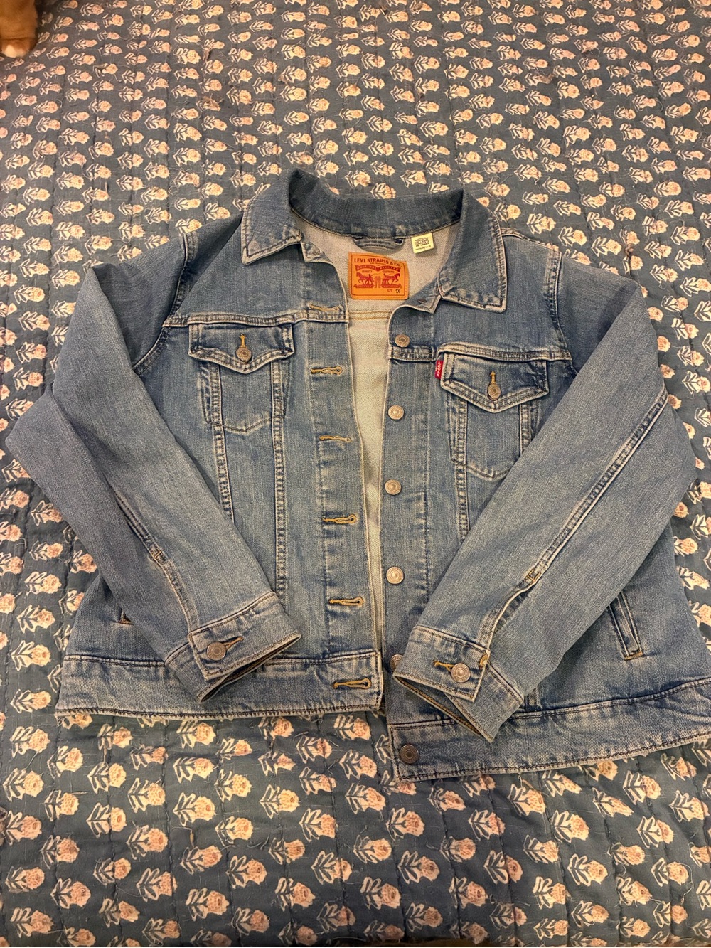 LEVI'S Women's Classic Blue Denim Jacket